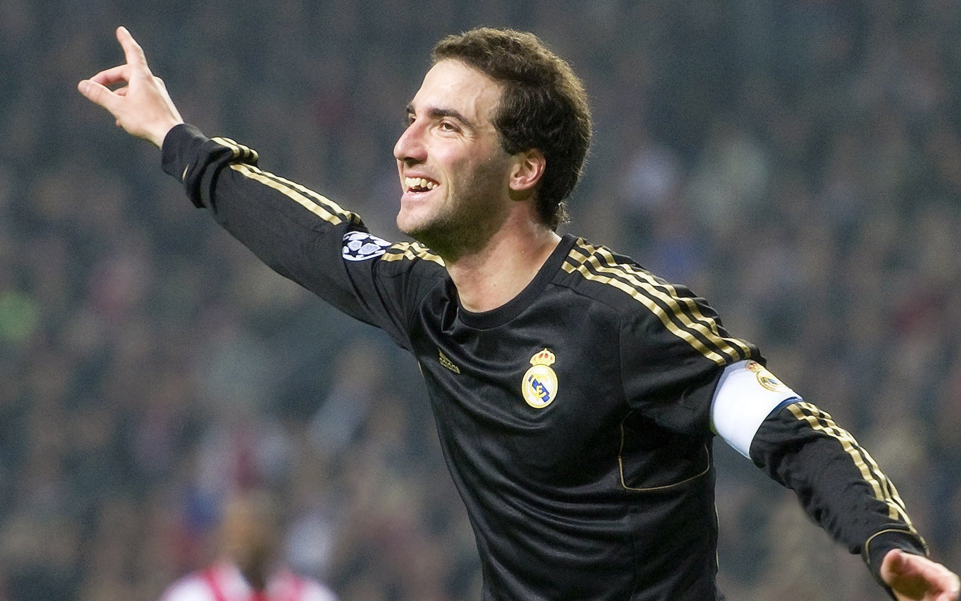 球员如何通过节奏控制突破后的选择,球场节奏大师