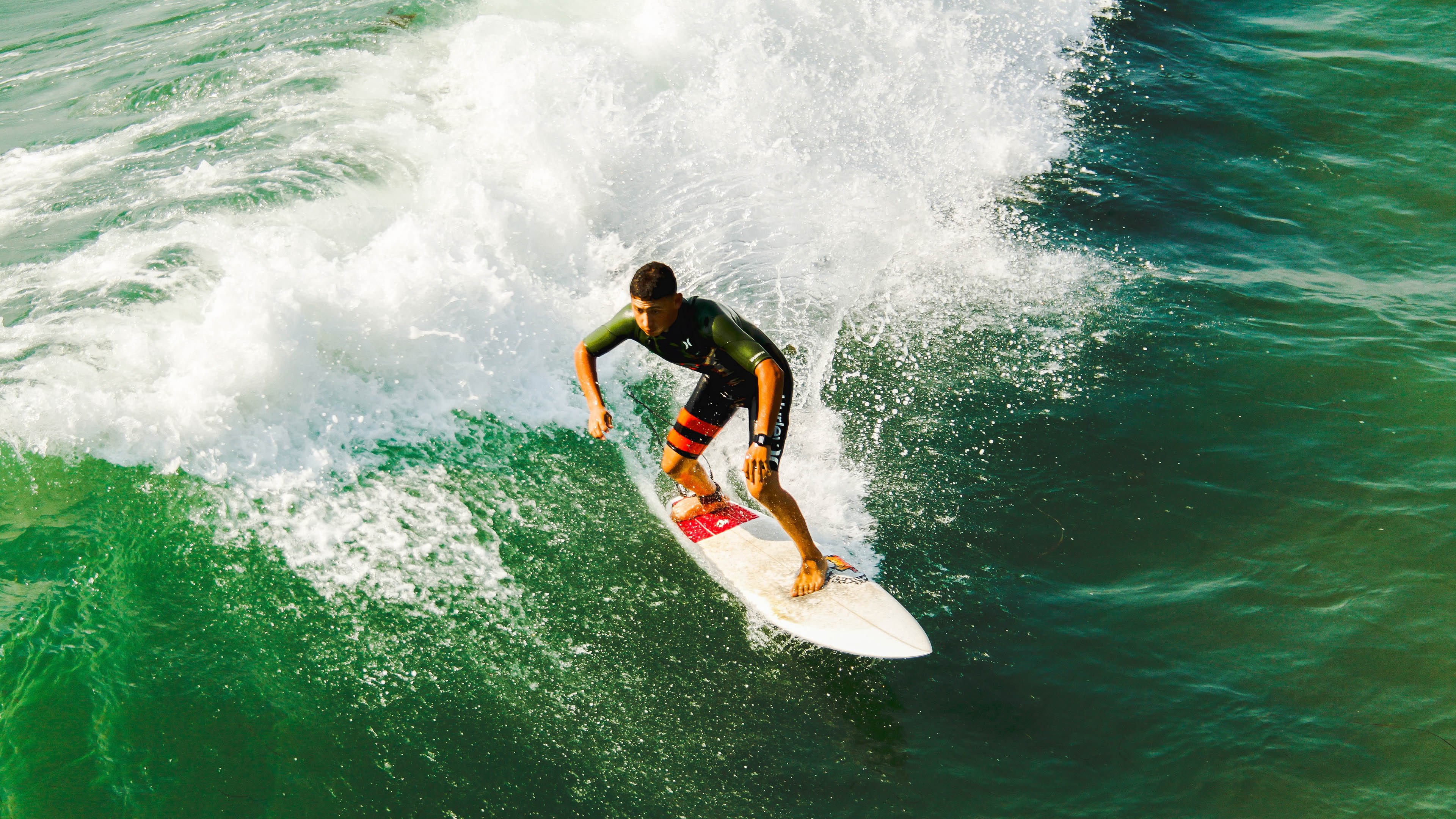 英超精彩片段:逆转、绝平、奇迹不断出现,英超逆袭夺冠